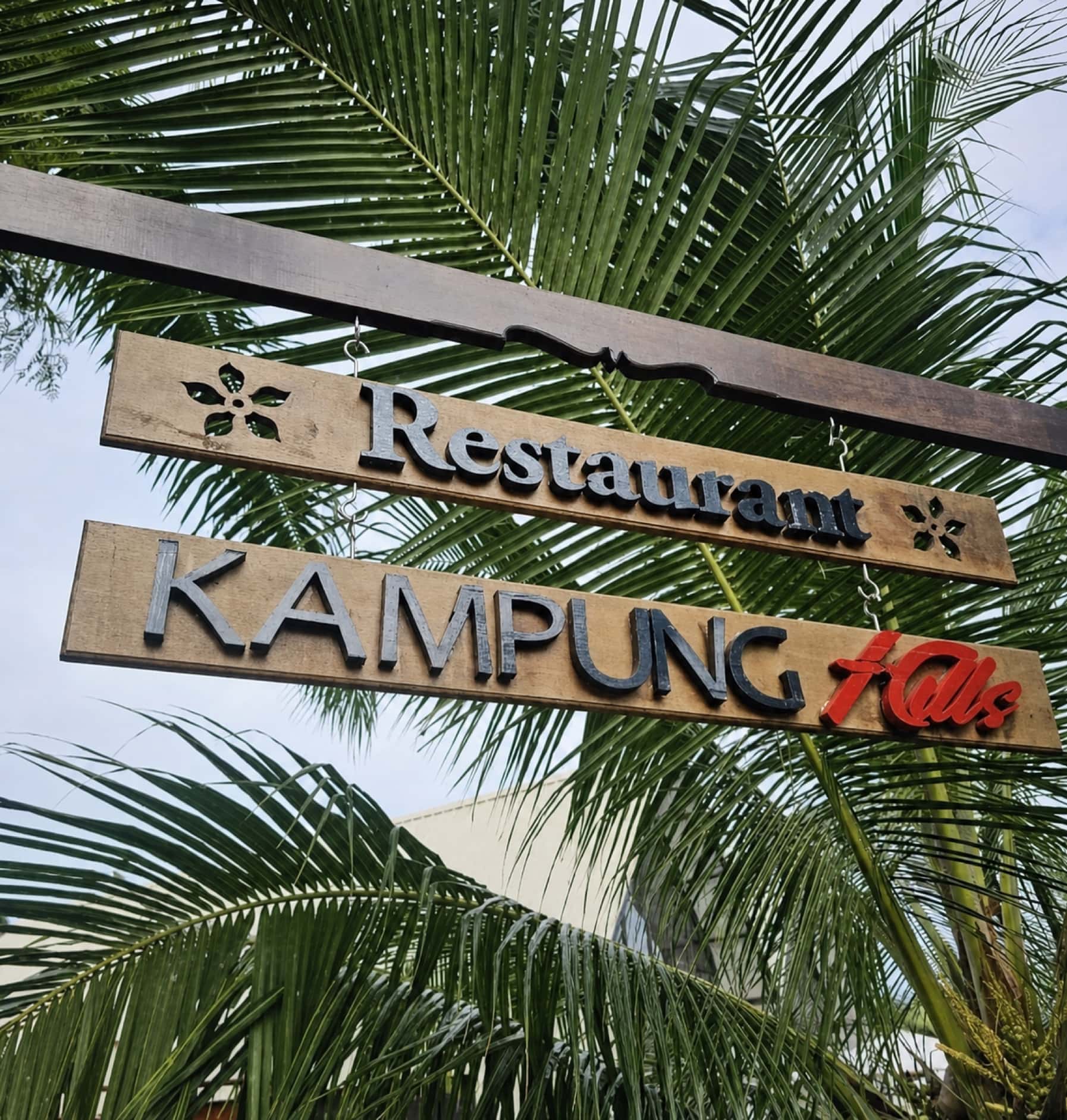 Papan tanda Restaurant Kampung Hills Eatery